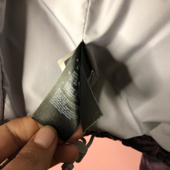 The North Face 550 Down filled puffer purple jacket. - Picture 5 of 9